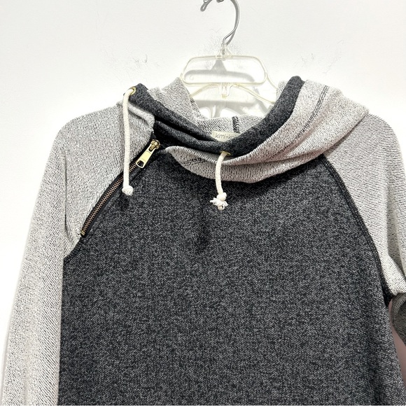 Kimi and Kai Maternity Active Asymmetrical Zip Sweatshirt Hoodie - Picture 5 of 10